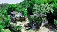 Tonglu Taotaoshanju Hot Spring  •River Tracing B&B