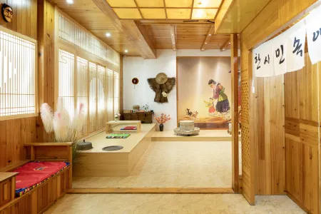 Changbaishan Hanshe Folk Hotel Отели рядом с достопримечательностью «Meiren Songyuan (North Gate)»