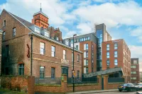 Roomzzz Newcastle City Hotels near Gateshead Millennium Bridge