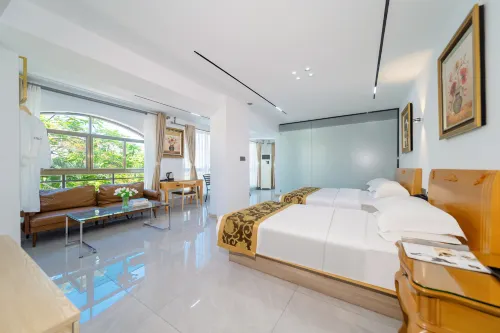 Haizhong Hotel (Sanya Bay Coconut Dream Corridor)
