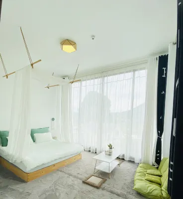 Prism Youth Hostel - Inns