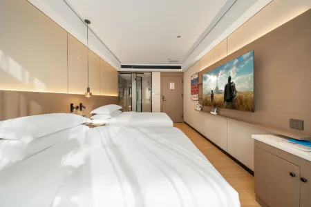 Shengshi Time Hotel (Chongqing Jiefangbei Pedestrian Street)