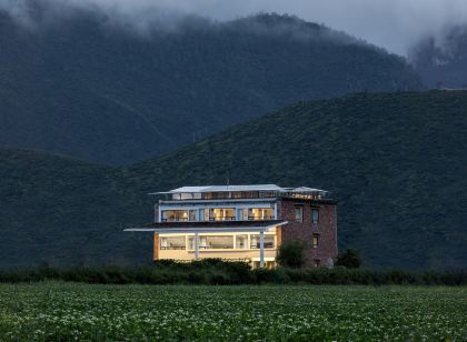 松澗雲月丨Holiday Hotel•觀景設計師飯店（納帕海景區店）