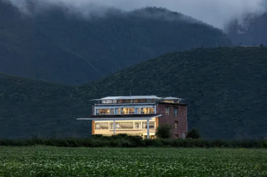 松澗雲月丨Holiday Hotel•觀景設計師酒店（納帕海景區店）