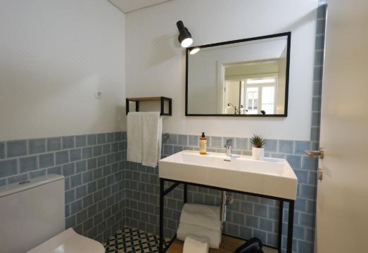 리스본 도심 아파트 거실