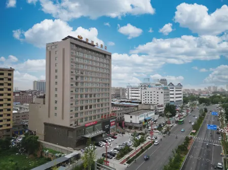 Junhong Hostel Отели рядом с достопримечательностью «Kaifaqu Pedestrian Street»