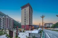 Minshan Sun Tribe Hotel Hotels near Baihaizi Lake
