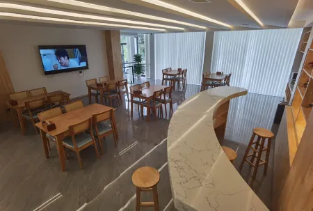 Libo Minhangju B&B (LiBo Xiaoqikong Dongmen Branch)