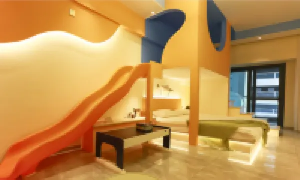 西雙版納景洪若苒·設計觀景民宿（告莊星光夜市店）