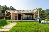 Jushi Mountain Love Hotel