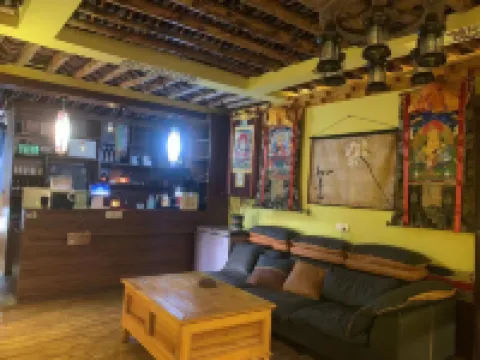 Flowers bloom in order, and the inn فنادق في نانغ تشيان