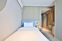 Homeinn Hotel (Changchun Jilin University Second Hospital Yatai Campus Animal and Plant Park) - 2성급
