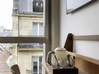 Hôtel Pilgrim Hotels near Maubert-Mutualité Metro Station