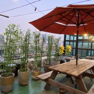 RED PANDA HOUSE Отели рядом с достопримечательностью «Детская площадка Wau Park»