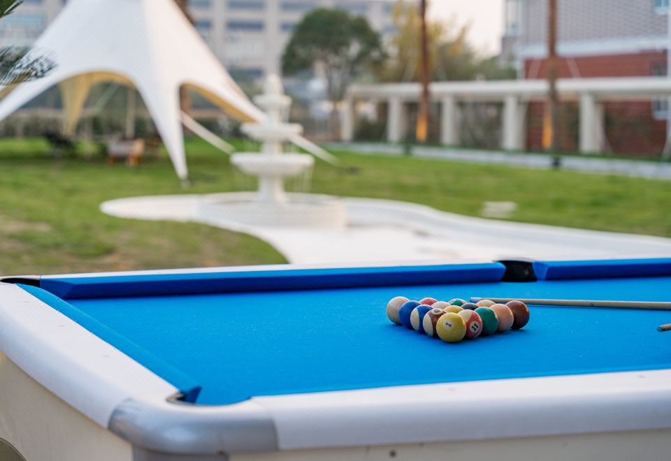 Shanghai Nora Zora Holiday Manor