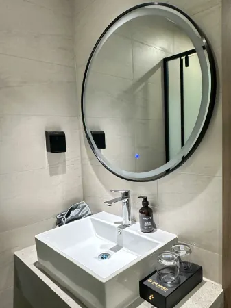 Zhifeng Light Luxury Hotel (Yunnan Road Subway Station Branch in Xuanwu Lake Scenic Area)