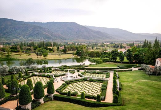 1. 타운 스퀘어 스..