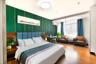 Jiayuan Hotel (Guangzhou Baiyun Railway Station) Hotels near Baiyun (White Cloud) Lake