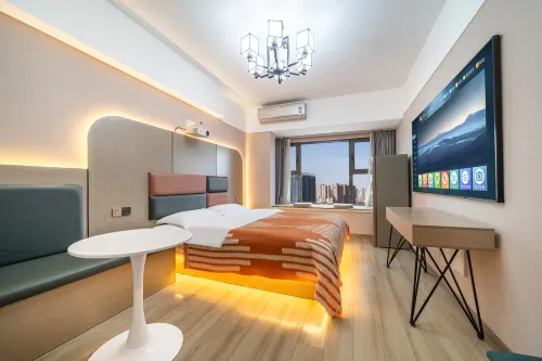 Happy Hotel (East railway station) - Романтические