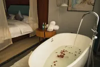 Yuerong Hot Spring Resort Hotel - romantici