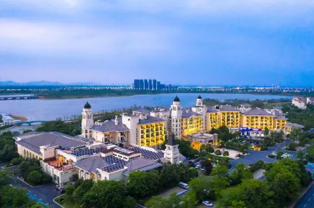 โรงแรมคันทรีการ์เดนฟีนิกซ์แอนคิง