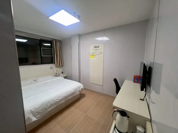 Aijia Express Hotel(Shenzhen Huaqiang South Science Museum Metro Station)