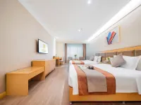 Yishuwan Hotel (Hi-tech Zone Shimao 52+ Shopping Center) - balcony
