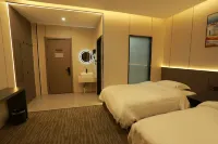 Lanwan Business Hotel (Heihe Central Commercial Pedestrian Street)