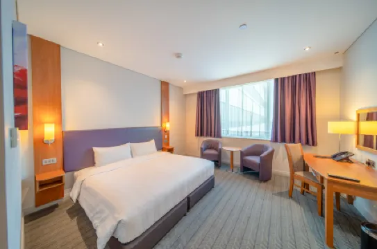 Premier Inn Abu Dhabi Airport (Business Park)