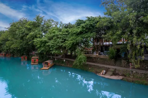 Pingle Ancient Town Hanle Residence (Sichuan West Bamboo Sea Branch) - Parking
