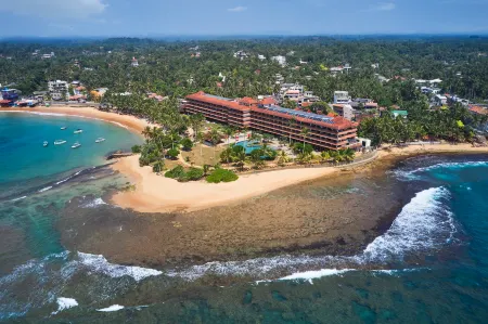 Hikka Tranz by Cinnamon Отели рядом со станцией Hikkaduwa Railway Station