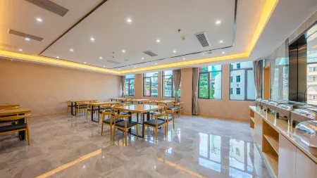 Vyluk Hotel (Chengkou Passenger Transport Center)