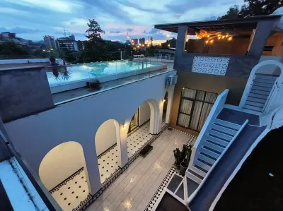 悅泉·聖托裡尼洞穴溫泉美墅(江門台山頤和溫泉城店) 台山歷史文化街區附近的飯店