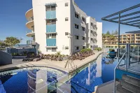 Rolling Surf Resort Sunshine Coast - Beach