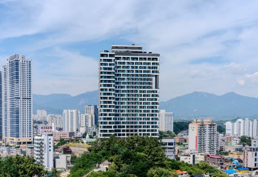 모어댄 속초 등대점 외관