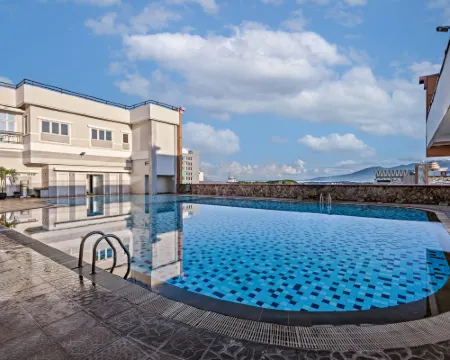 Grand Whiz Megamas Manado Hoteles en Manado