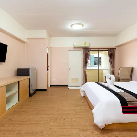 P-Park Hotel Bangkok Отели рядом с достопримечательностью «Станция метро Tao Poon»