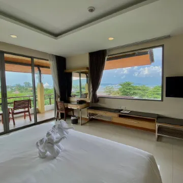 Aqua Resort Phuket - Near Beach and Chalong Pier