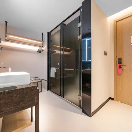 Echarm Hotel (Wuhan Tianhe Airport Songjiagang Subway Station)