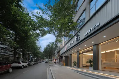 Fairyland Hotel (Panzhou Donghu Park)