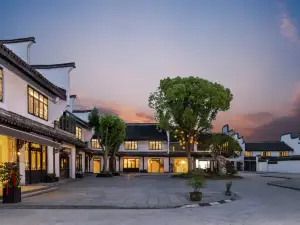 Moshang Qingya Hotel (Wuzhen Scenic Area Branch)