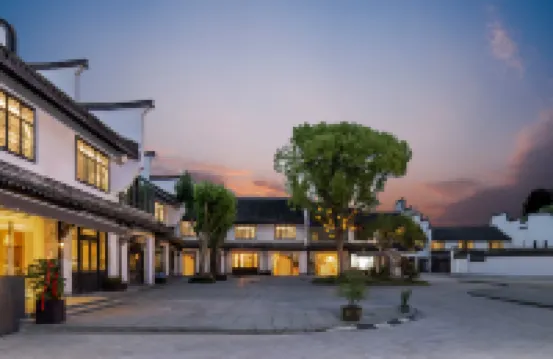 Moshang Qingya| Jiangnan Huipai Courtyard·Chinese Aesthetic Parent-Child Resort Hotel Hotels in Tongxiang
