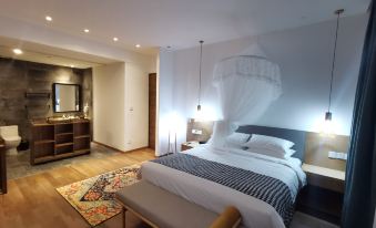 Ruo Ri Wang Lou B&B(Shanghai Zhujiajiao Ancient Town Store)