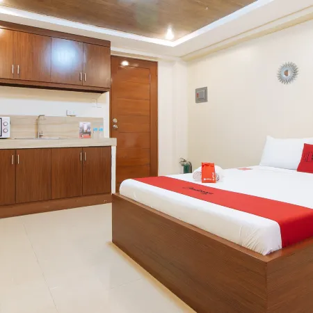 RedDoorz Plus near Uptown BGC Mall Отели рядом с достопримечательностью «Корейское посольство»