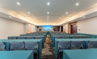 Century Yinhua Hotel (Enshi Cultural Center Plaza University for Nationalities)