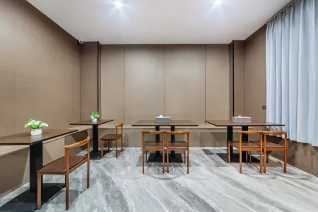 MAX Hotel Отели рядом с достопримечательностью «Jieyang City God Temple»
