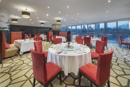 Songjiang New Century Grand Hotel Shanghai Отели рядом с достопримечательностью «Shanghai International Studies University (Wenxiang Road)»