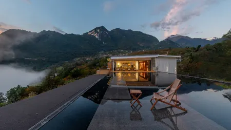 Bingzhong Luo Yunye Jianjiang Отели рядом с достопримечательностью «The First Bend of Nujiang River»