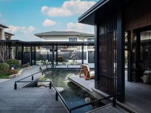 COURTYARD HOTEL