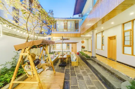 Lijiang Muzi Yayuan homestay designer net red view beauty hotel (Ancient City Branch)